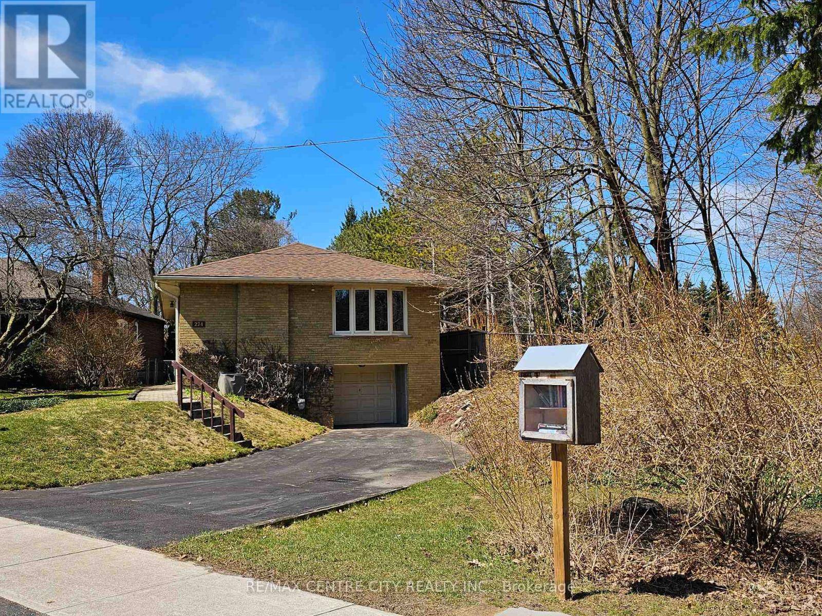 Toronto (lansing-westgate), ON M2N1W1,274 BURNETT AVENUE