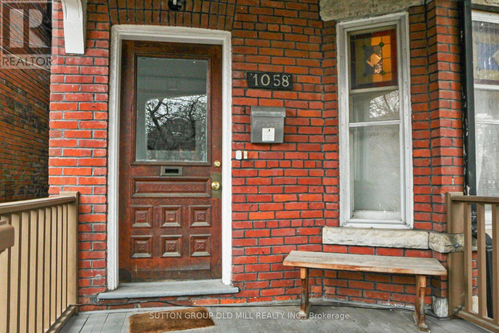 Toronto (dufferin Grove), ON M6H1A9,1058 COLLEGE STREET