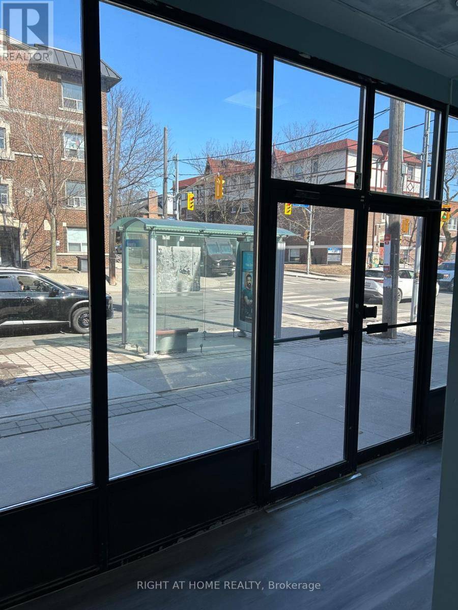 Toronto (humewood-cedarvale), ON M6C2M6,218 VAUGHAN ROAD