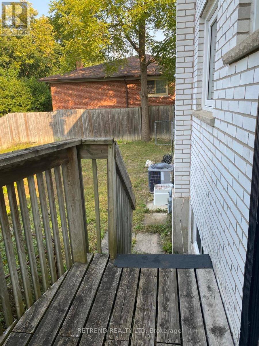 Toronto (willowdale West), ON M2M1S8,8 SABER COURT
