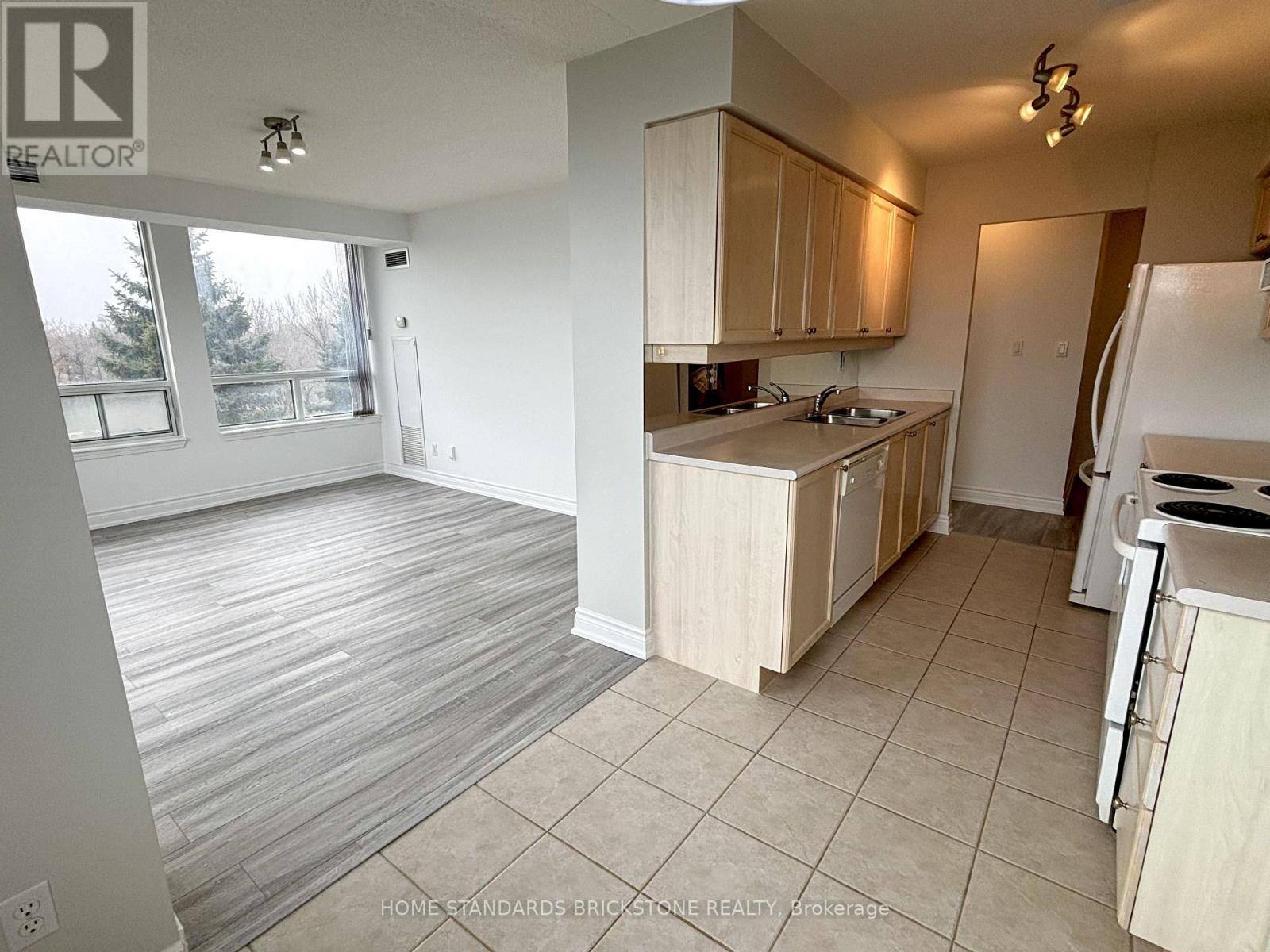 Toronto (bayview Village), ON M2K3C2,3 Rean DR #308