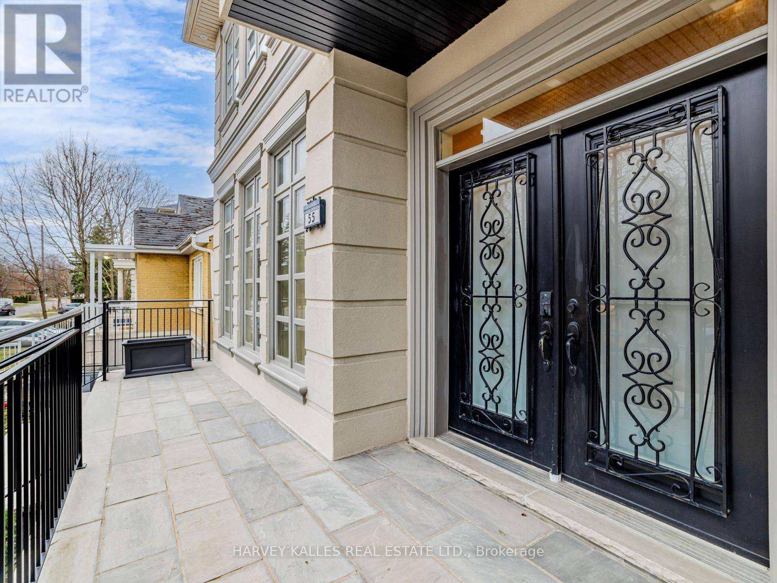 Toronto (englemount-lawrence), ON M6B1T2,55 VIEWMOUNT AVENUE