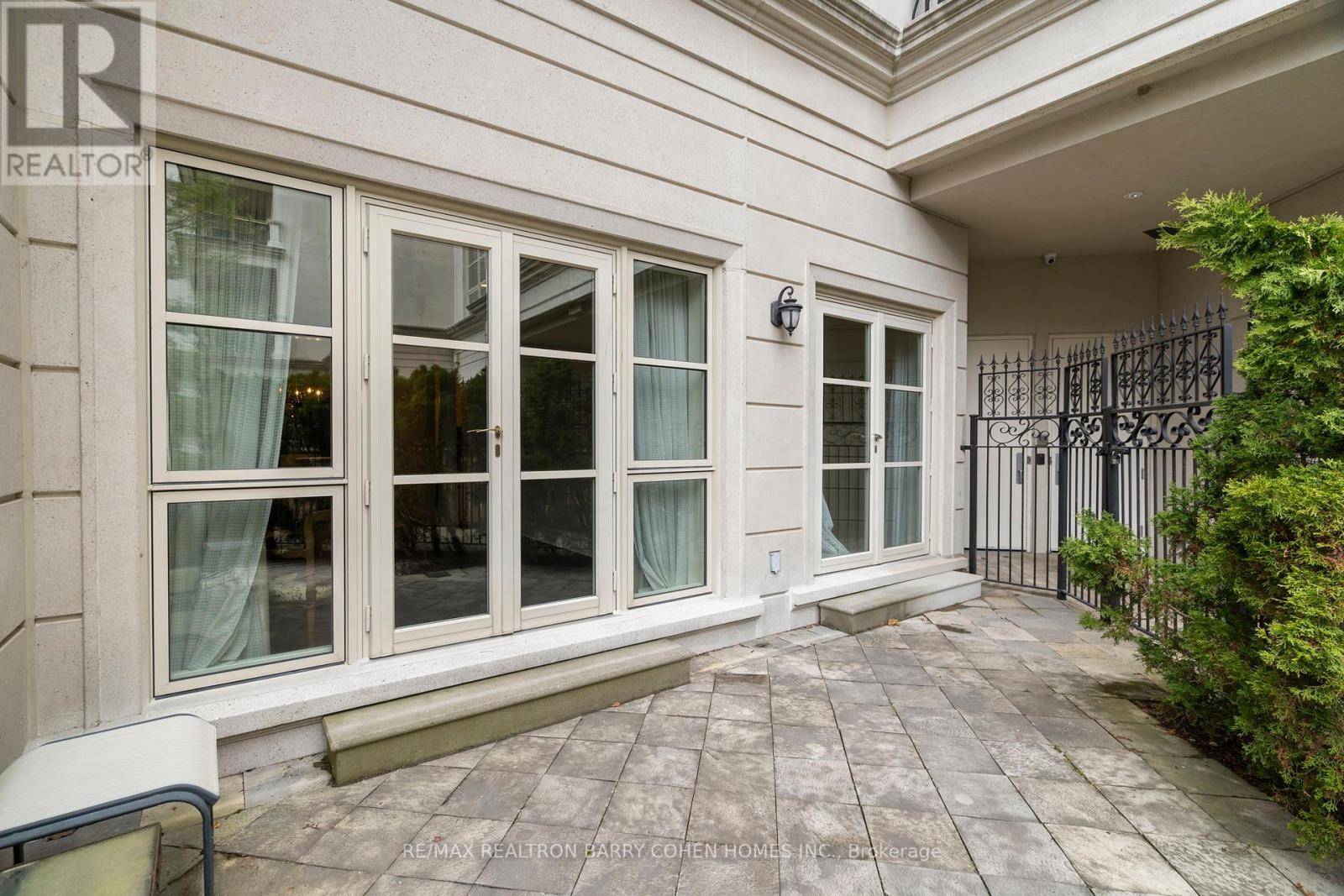 Toronto (bridle Path-sunnybrook-york Mills), ON M3B3R4,1 Post RD #106