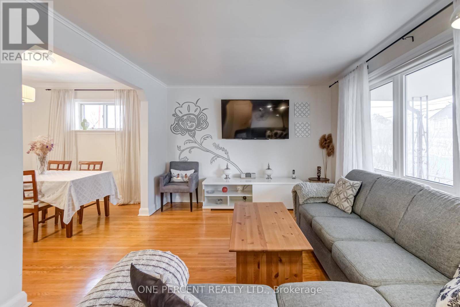 Toronto (englemount-lawrence), ON M6A2K9,88 LYNNHAVEN ROAD