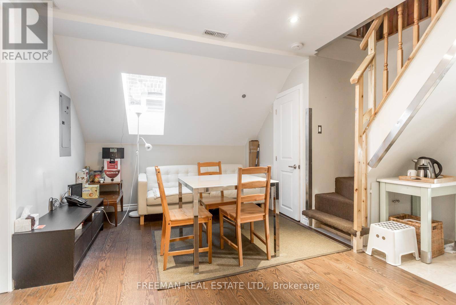 Toronto (annex), ON M5R2Z4,426 BRUNSWICK AVENUE