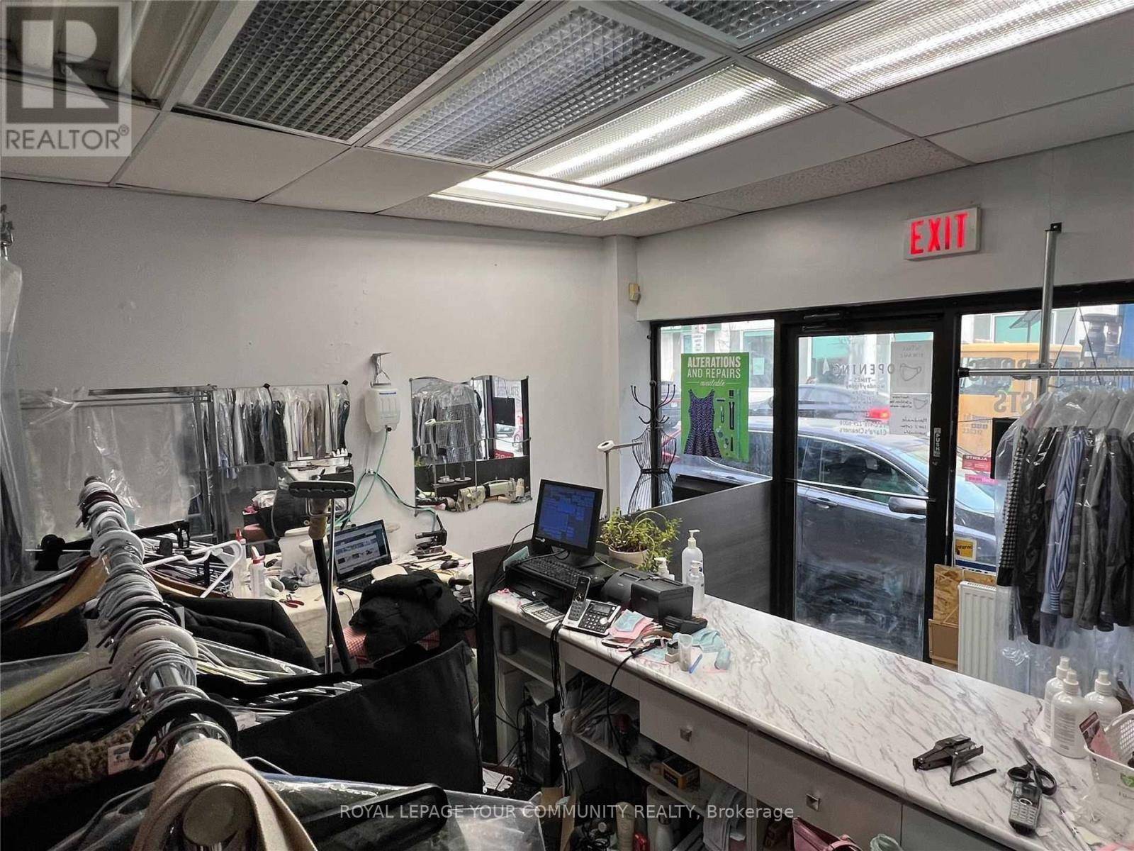 Toronto (mount Pleasant West), ON M4P1Y5,9 ERSKINE AVENUE