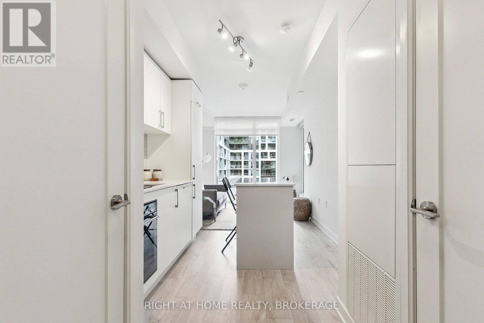 Toronto (waterfront Communities), ON M5V1C1,576 Front ST West #302E