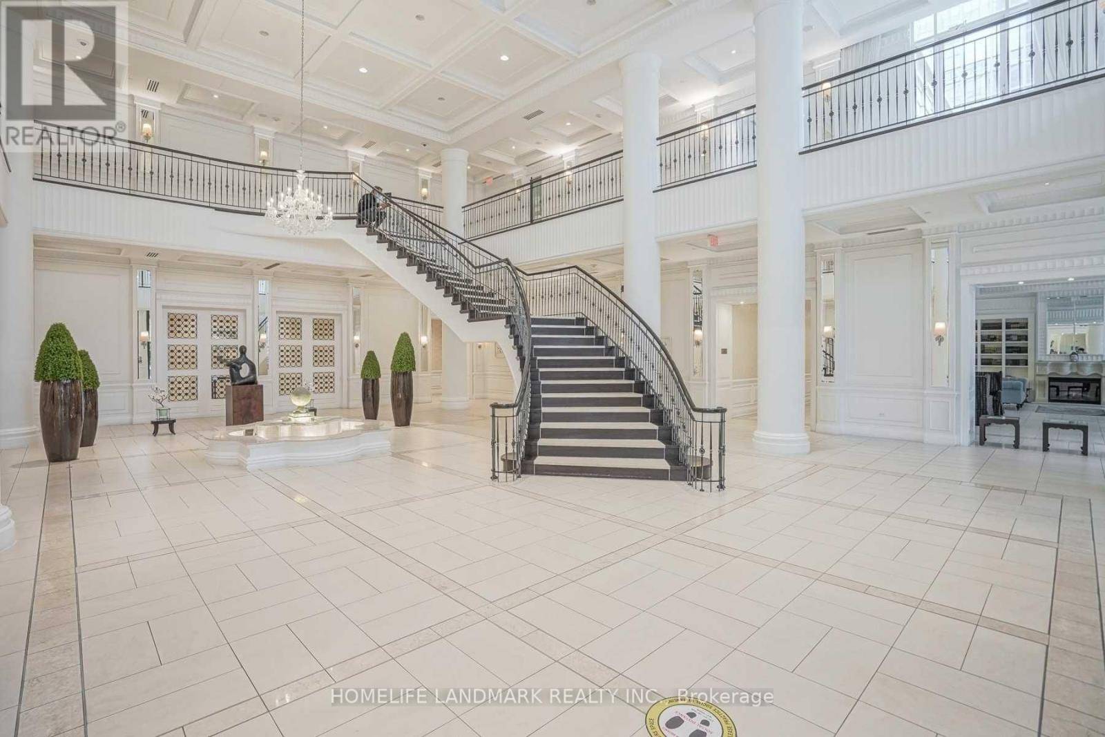 Toronto (newtonbrook West), ON M2M0A5,25 Greenview AVE #516