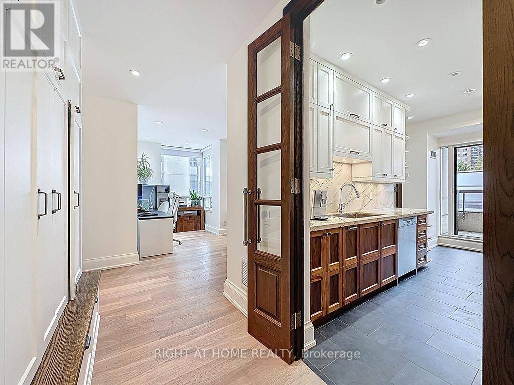 Toronto (willowdale East), ON M2N7A1,5 Northtown WAY #316