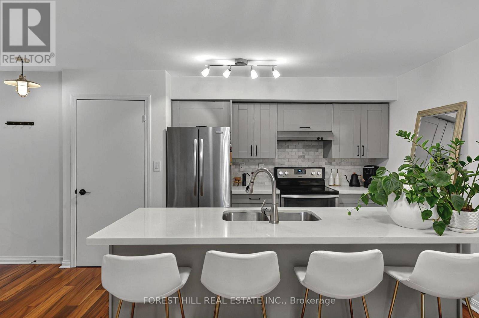 Toronto (mount Pleasant West), ON M4S3G5,119 Merton ST #215