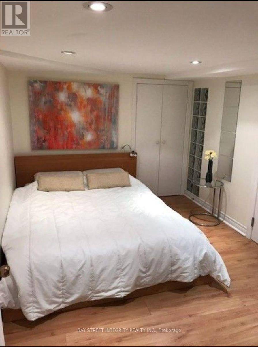 Toronto (trinity-bellwoods), ON M6J2V9,380 Crawford ST #Lower