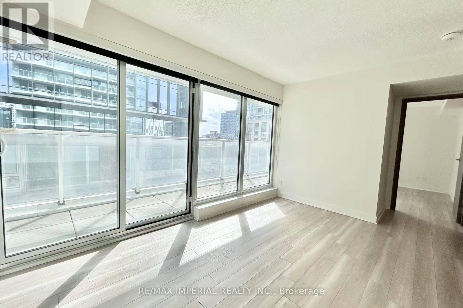 Toronto (waterfront Communities), ON M5V0N2,19 Bathurst ST #611