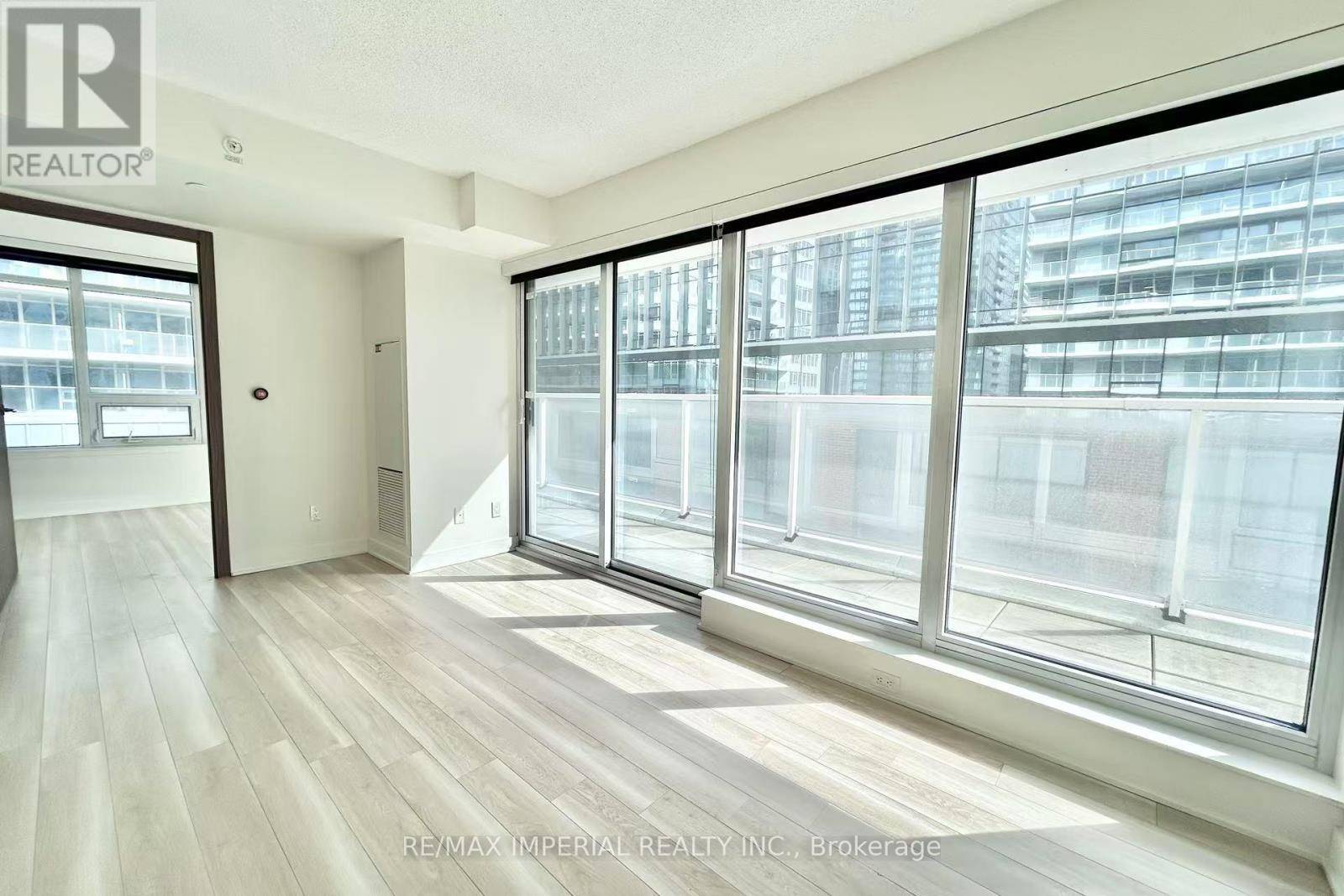 Toronto (waterfront Communities), ON M5V0N2,19 Bathurst ST #611