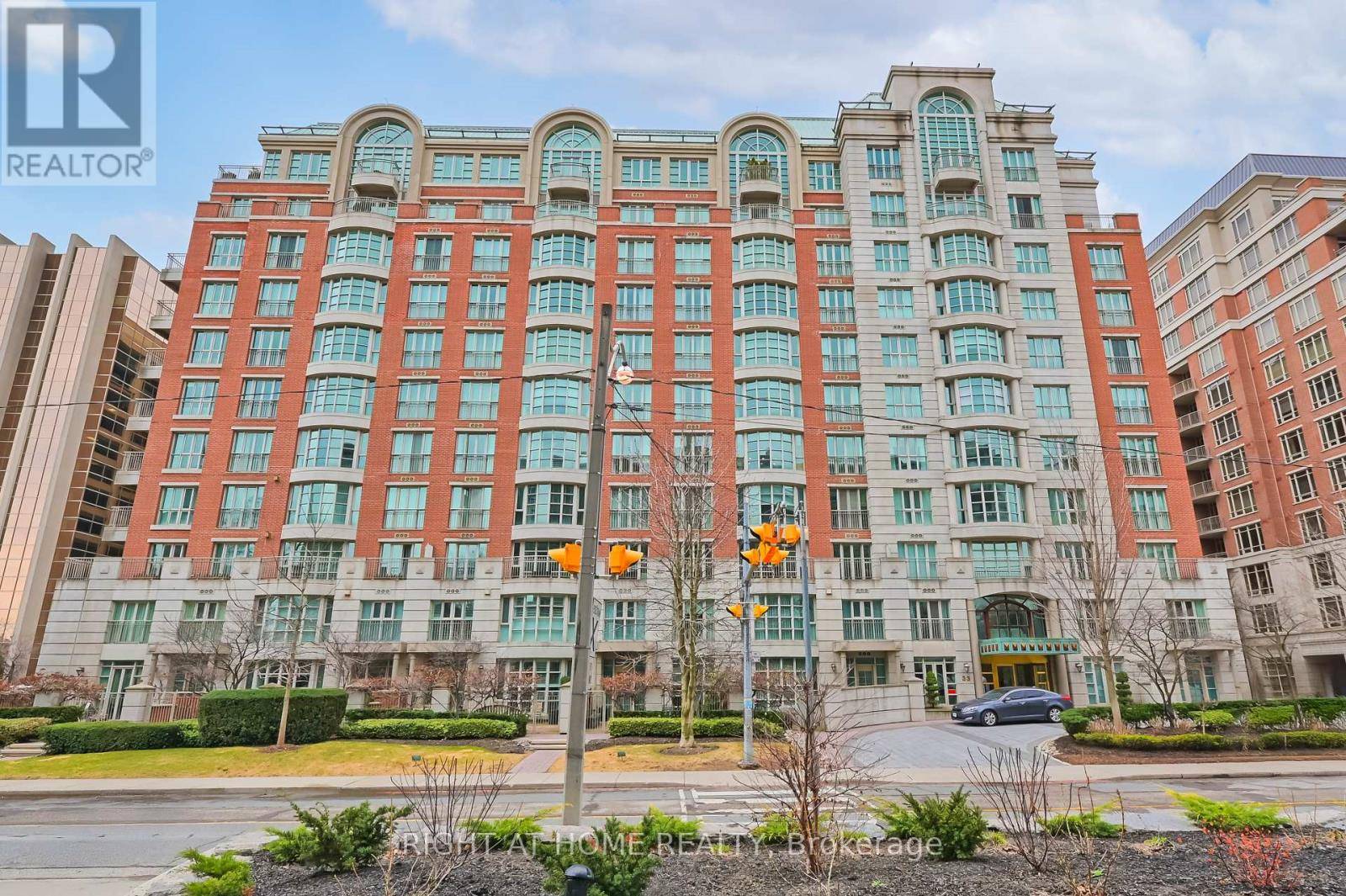 Toronto (yonge-st. Clair), ON M4V3C7,33 Delisle AVE #209