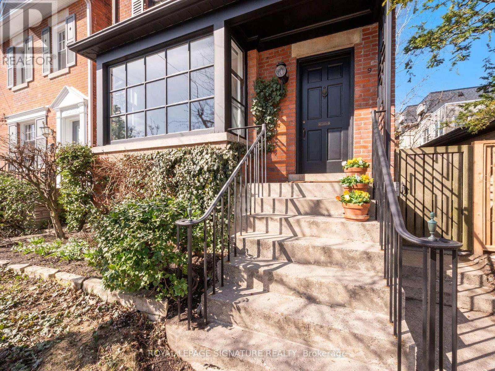 Toronto (yonge-st. Clair), ON M4V2A9,9 BAKER AVENUE