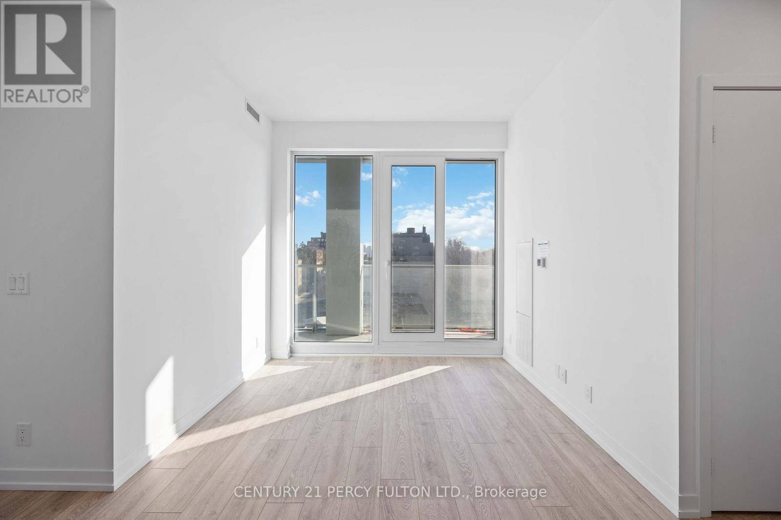 Toronto (humewood-cedarvale), ON M5P0A6,2020 Bathurst ST #827