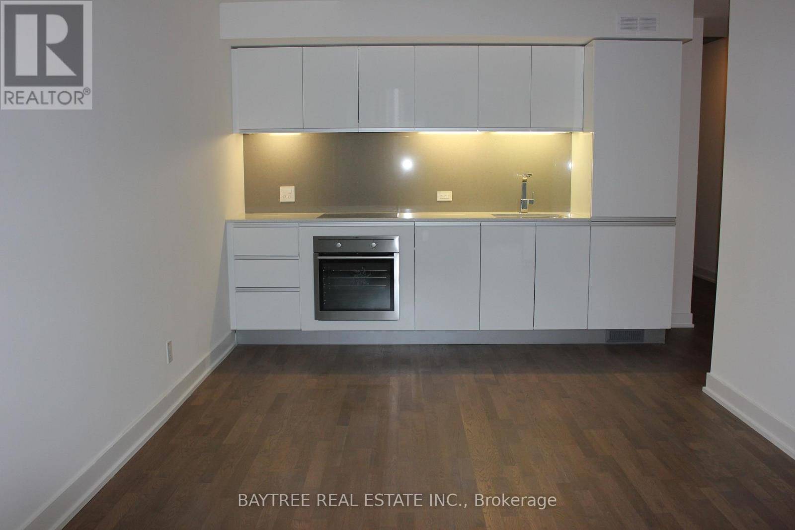 Toronto (little Portugal), ON M6J0E5,20 Minowan Miikan LN #530