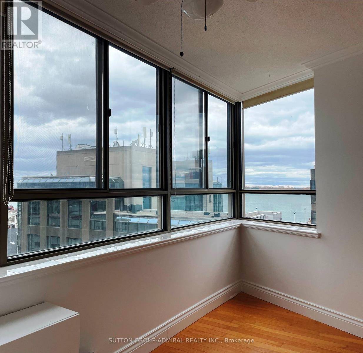 Toronto (waterfront Communities), ON M5J2N4,270 Queens Quay BLVD West #801