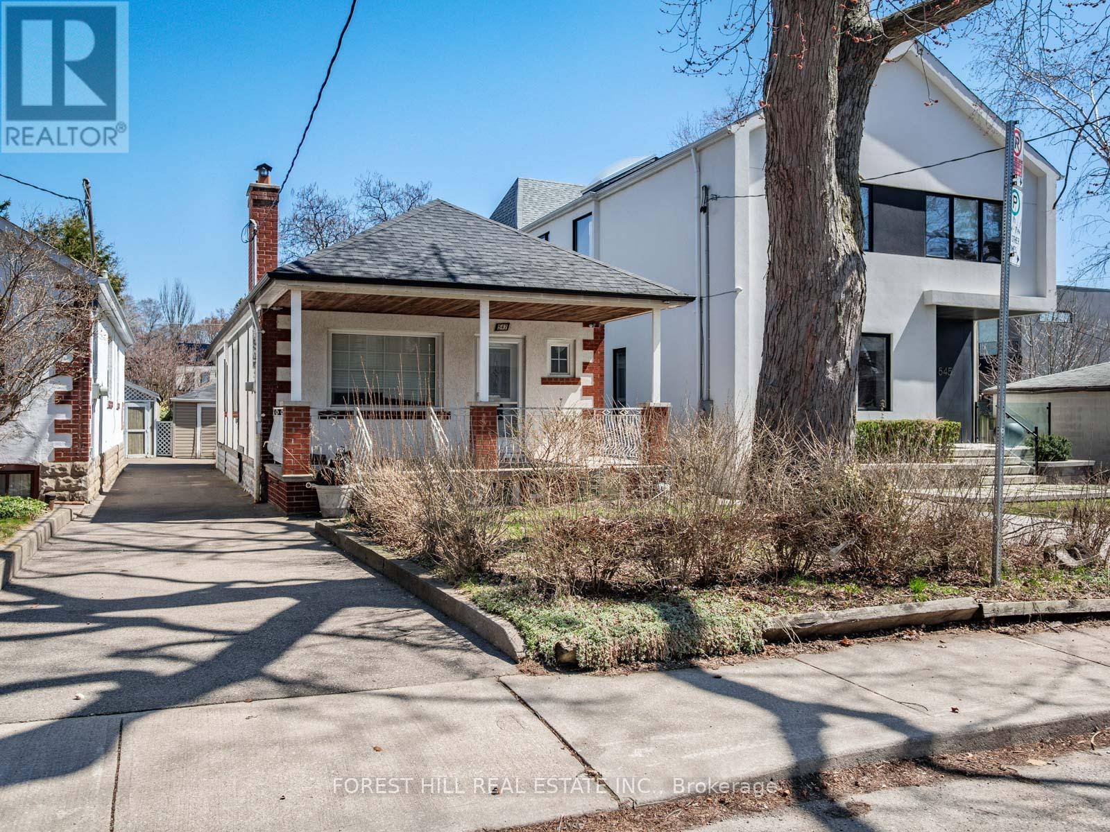 Toronto (humewood-cedarvale), ON M6C3R5,547 ATLAS AVENUE