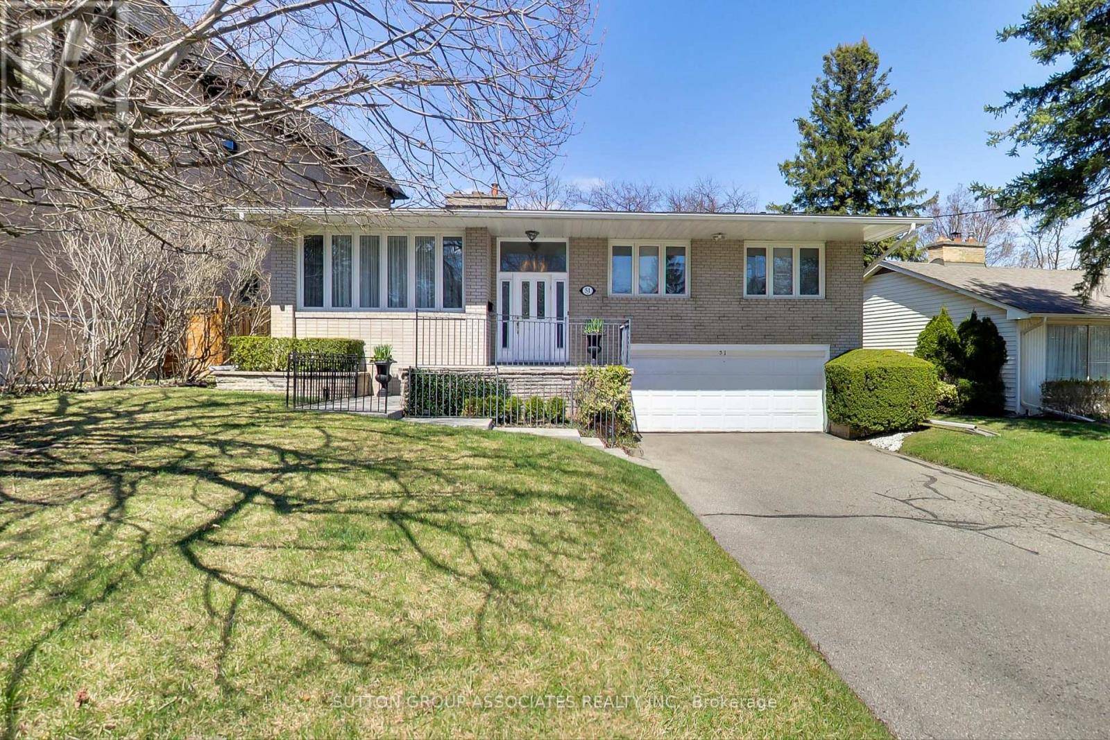 Toronto (bayview Village), ON M2K1X1,51 RAVENSCROFT CIRCLE