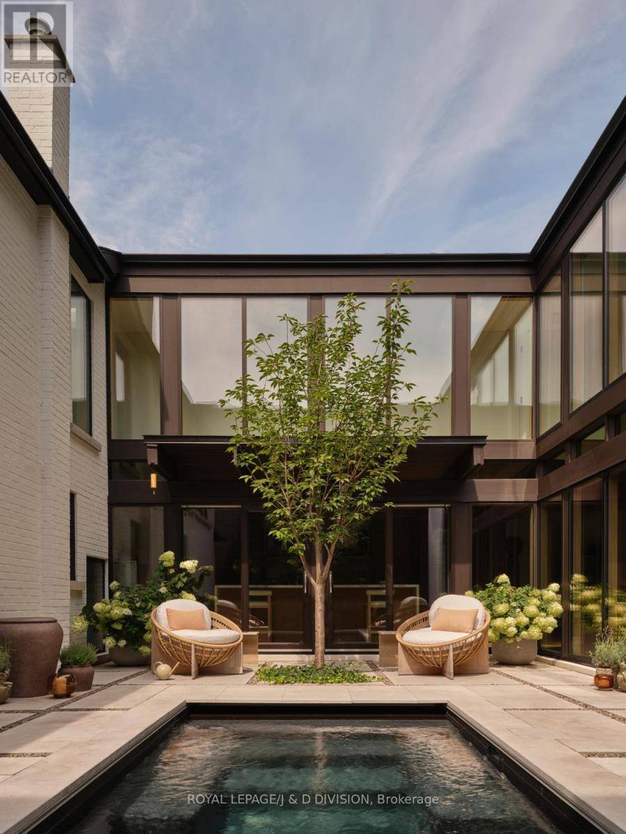 Toronto (leaside), ON M4W2E6,43 DOUGLAS CRESCENT