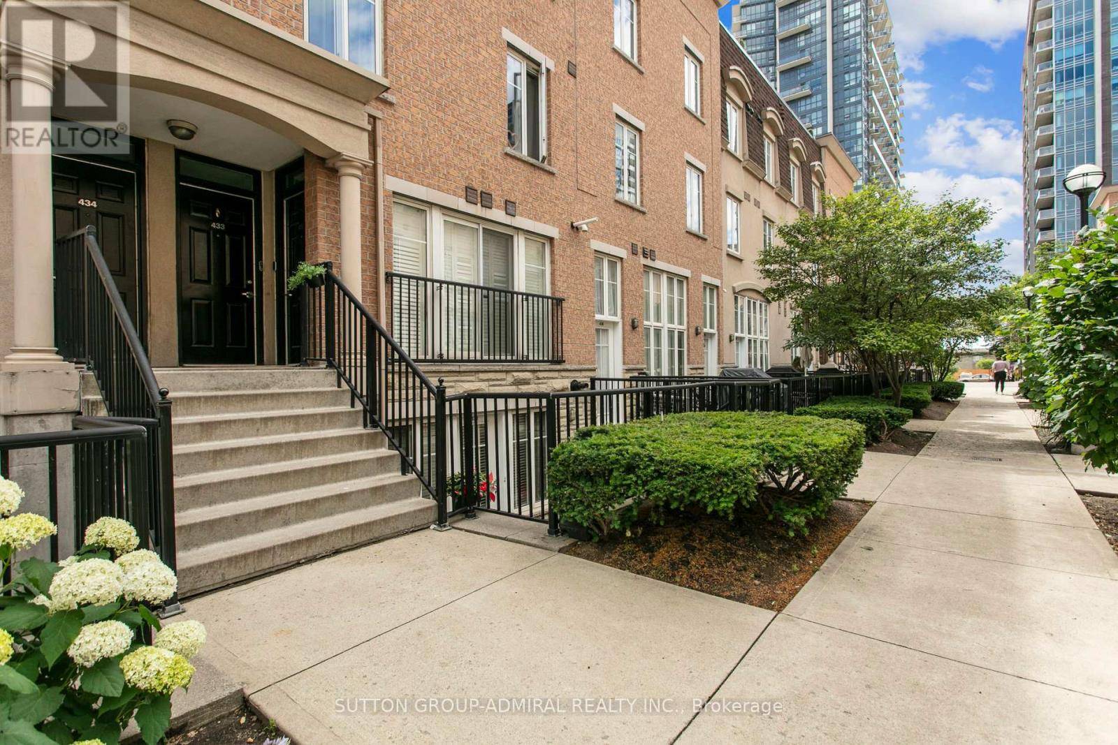 Toronto (niagara), ON M6K3N9,34 Western Battery RD #435