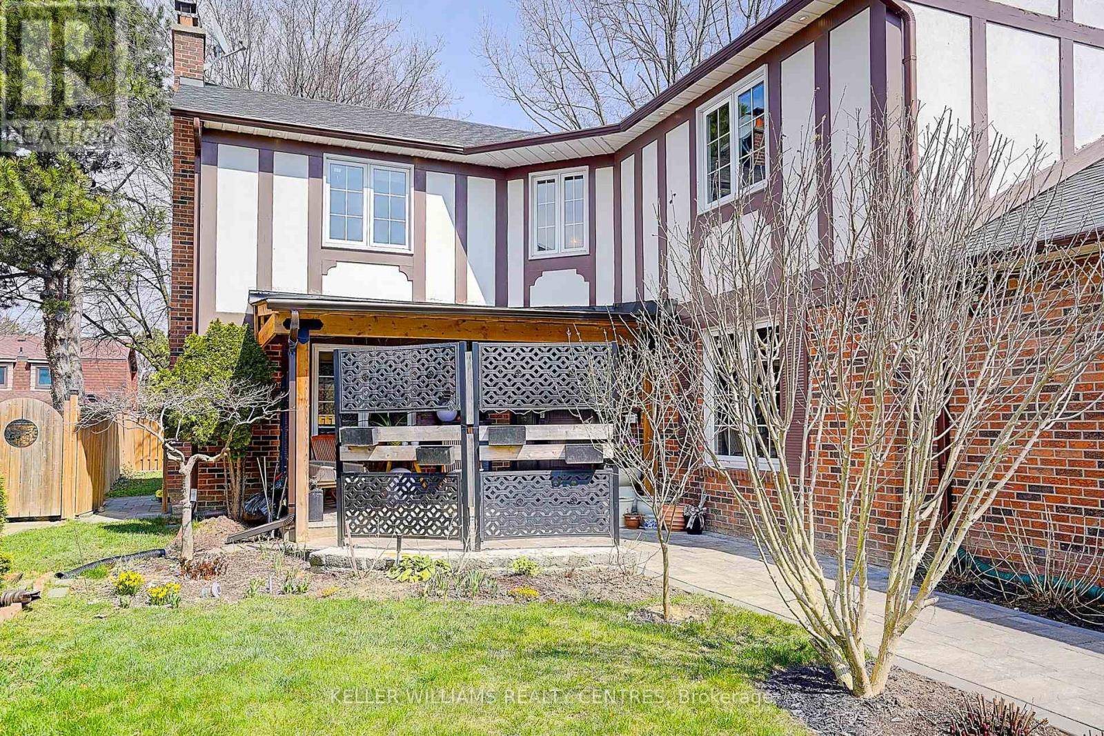 Toronto (st. Andrew-windfields), ON M2L2V9,11 ELKPATH AVENUE