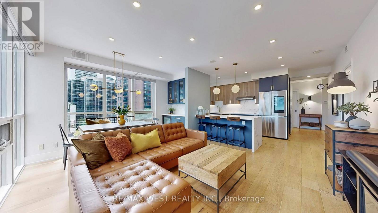 Toronto (mount Pleasant West), ON M4P1R2,70 Roehampton AVE #314