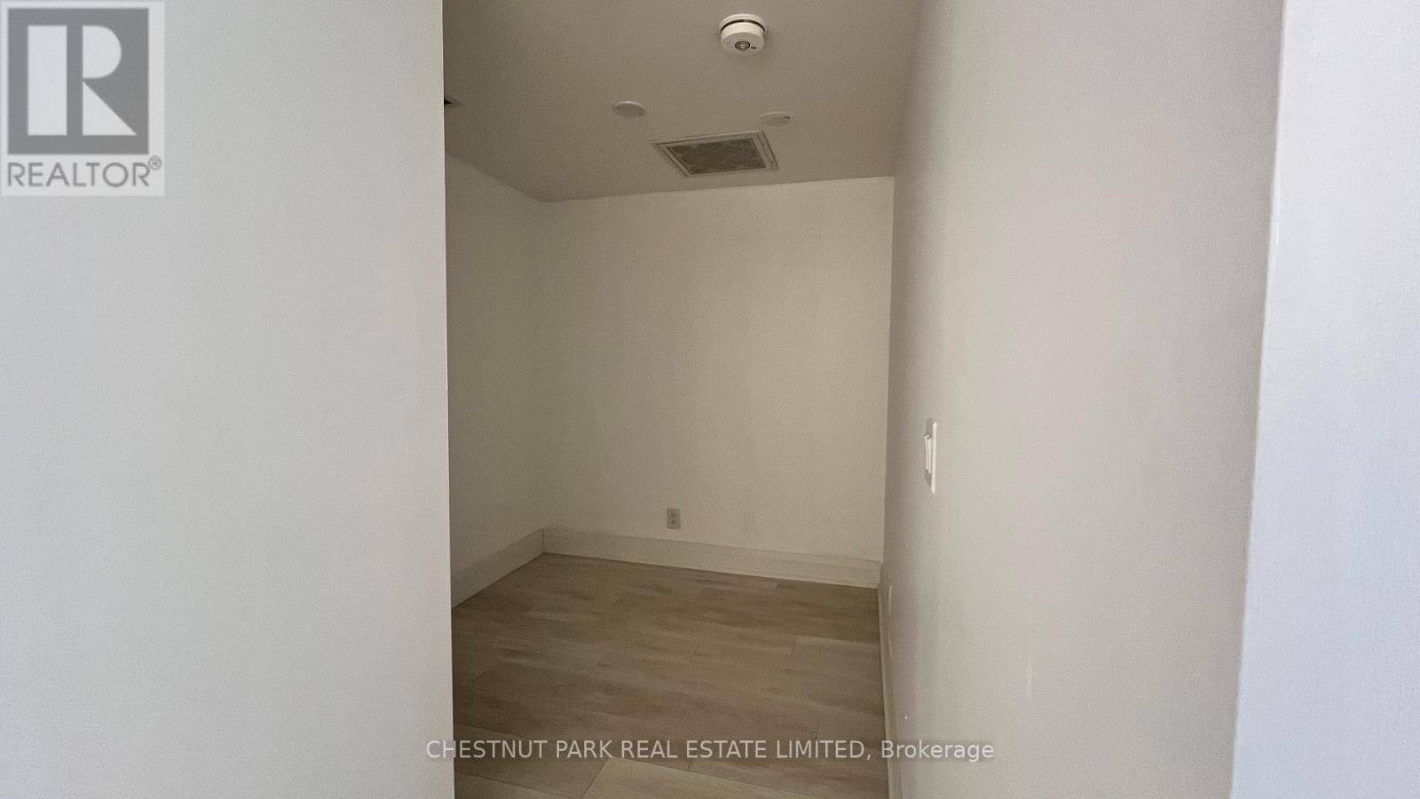 Toronto (thorncliffe Park), ON M4G0C9,33 Frederick Todd WAY #509
