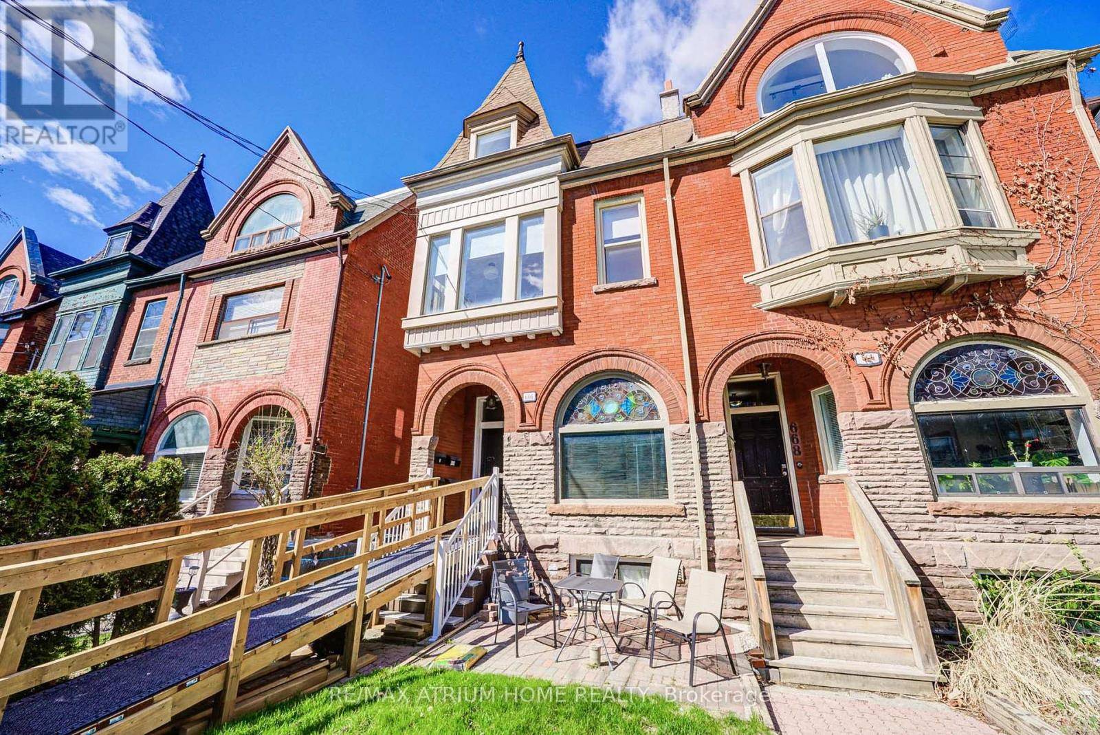 Toronto (palmerston-little Italy), ON M6G2T8,666 EUCLID AVENUE