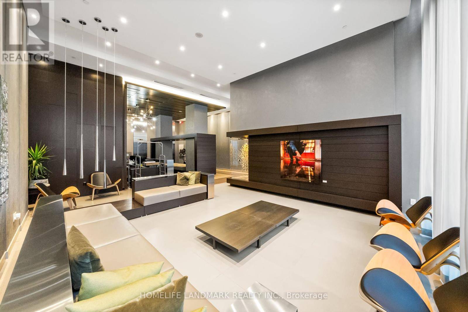 Toronto (regent Park), ON M5A0C2,55 Regent Park BLVD #2403