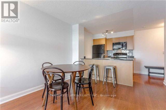 Toronto (mount Pleasant West), ON M4S3H8,2191 Yonge ST #2406