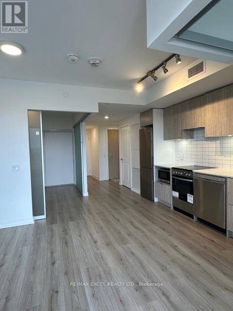 Toronto (rosedale-moore Park), ON M4W0B4,395 Bloor ST #3905