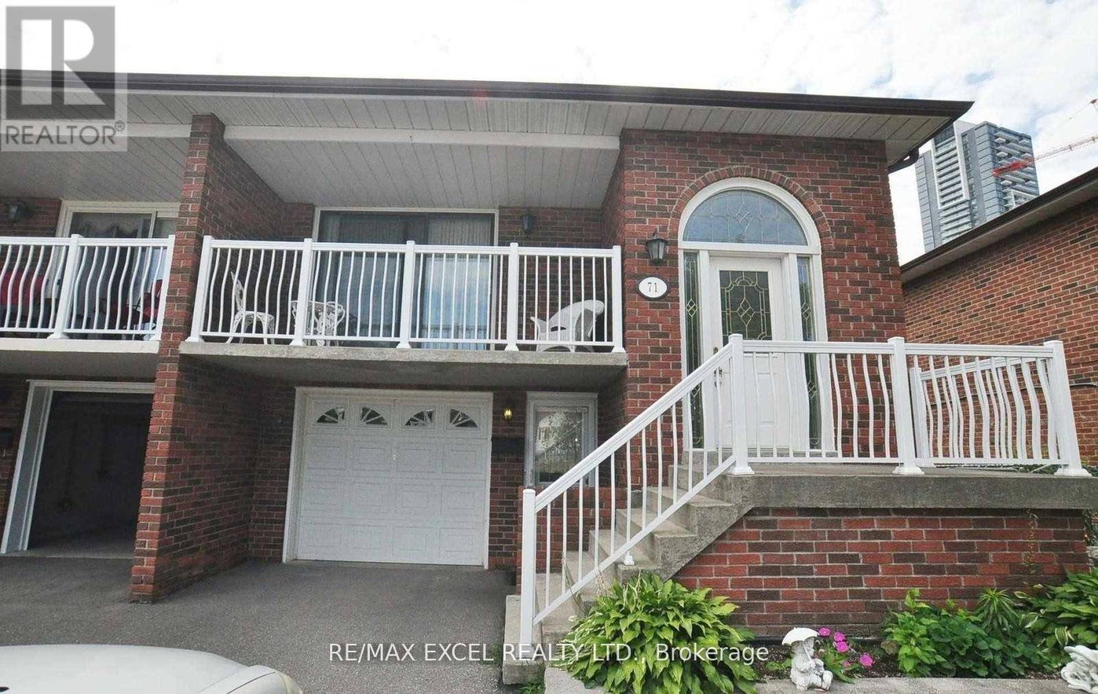 Toronto (pleasant View), ON M2J4W6,71 Hickorynut DR #Upper