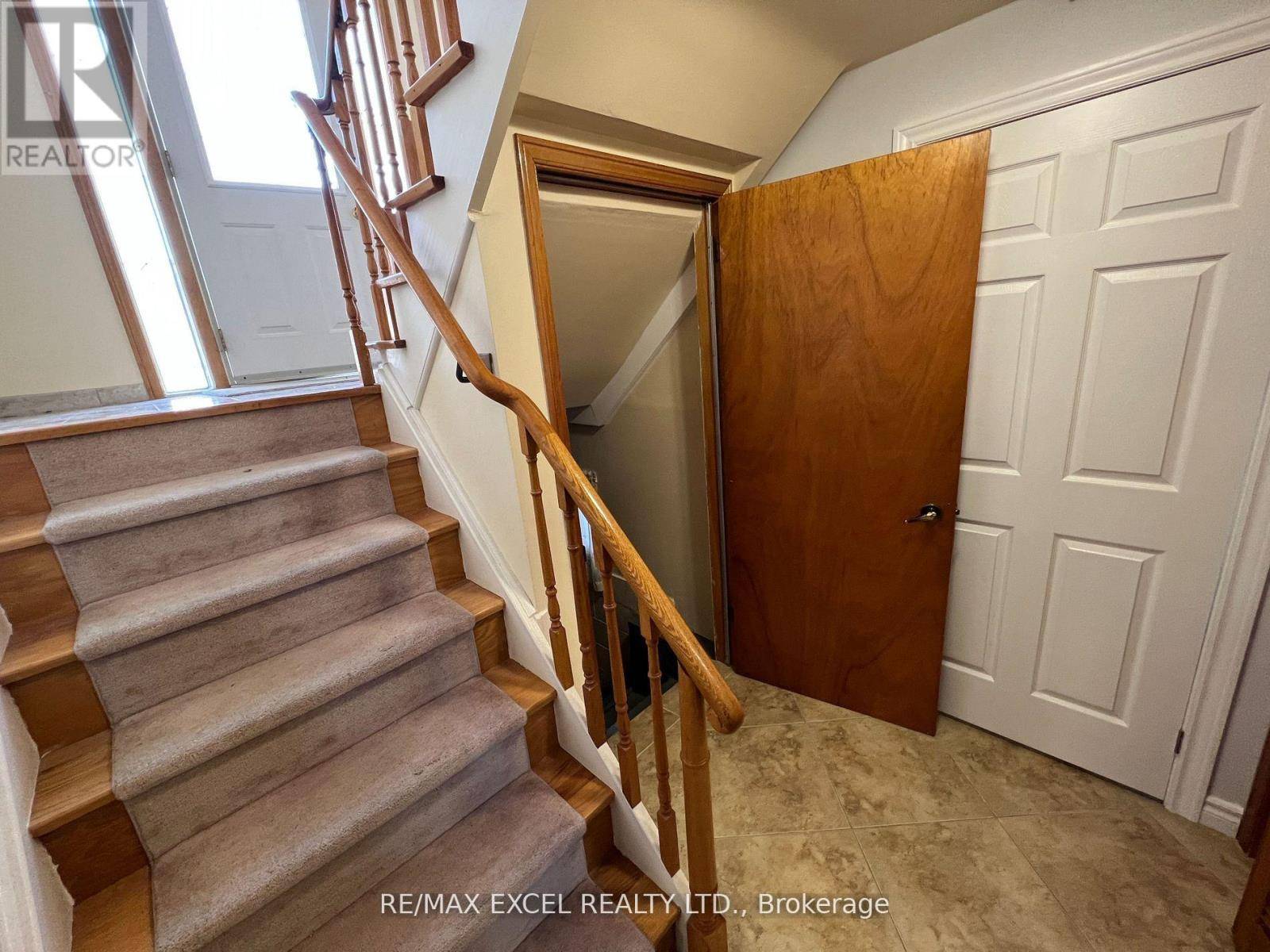 Toronto (pleasant View), ON M2J4W6,71 Hickorynut DR #Upper