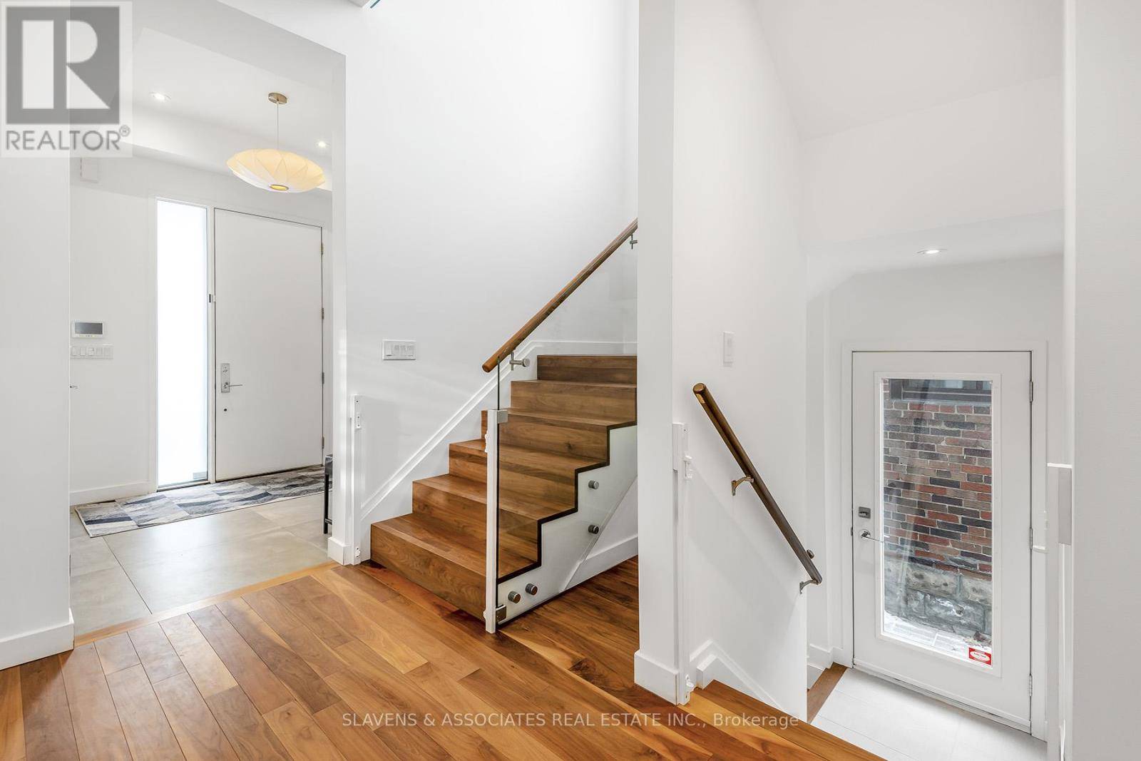 Toronto (oakwood Village), ON M6C3R2,480 ATLAS AVENUE