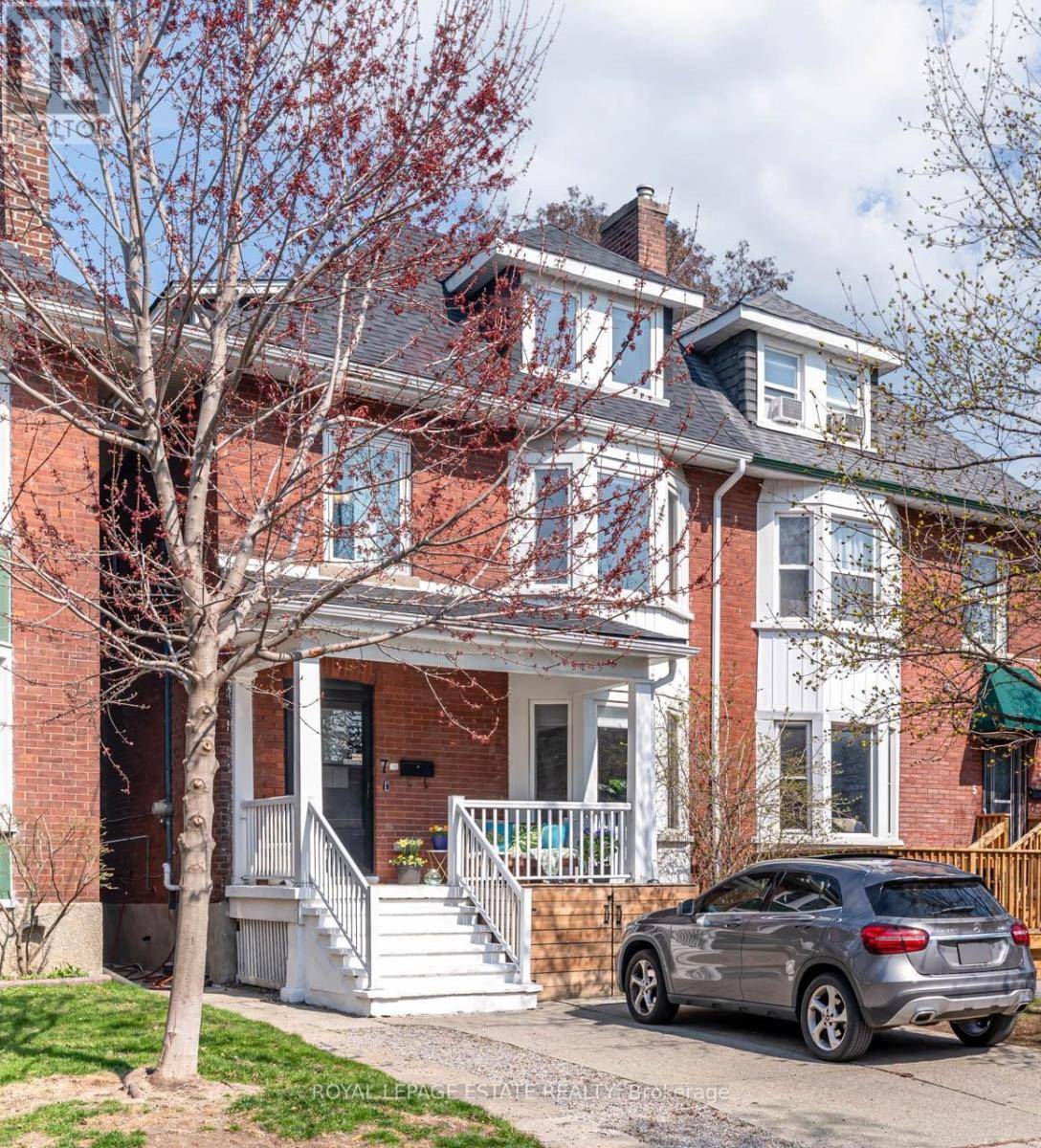 Toronto (palmerston-little Italy), ON M6H2S8,7 DELAWARE AVENUE
