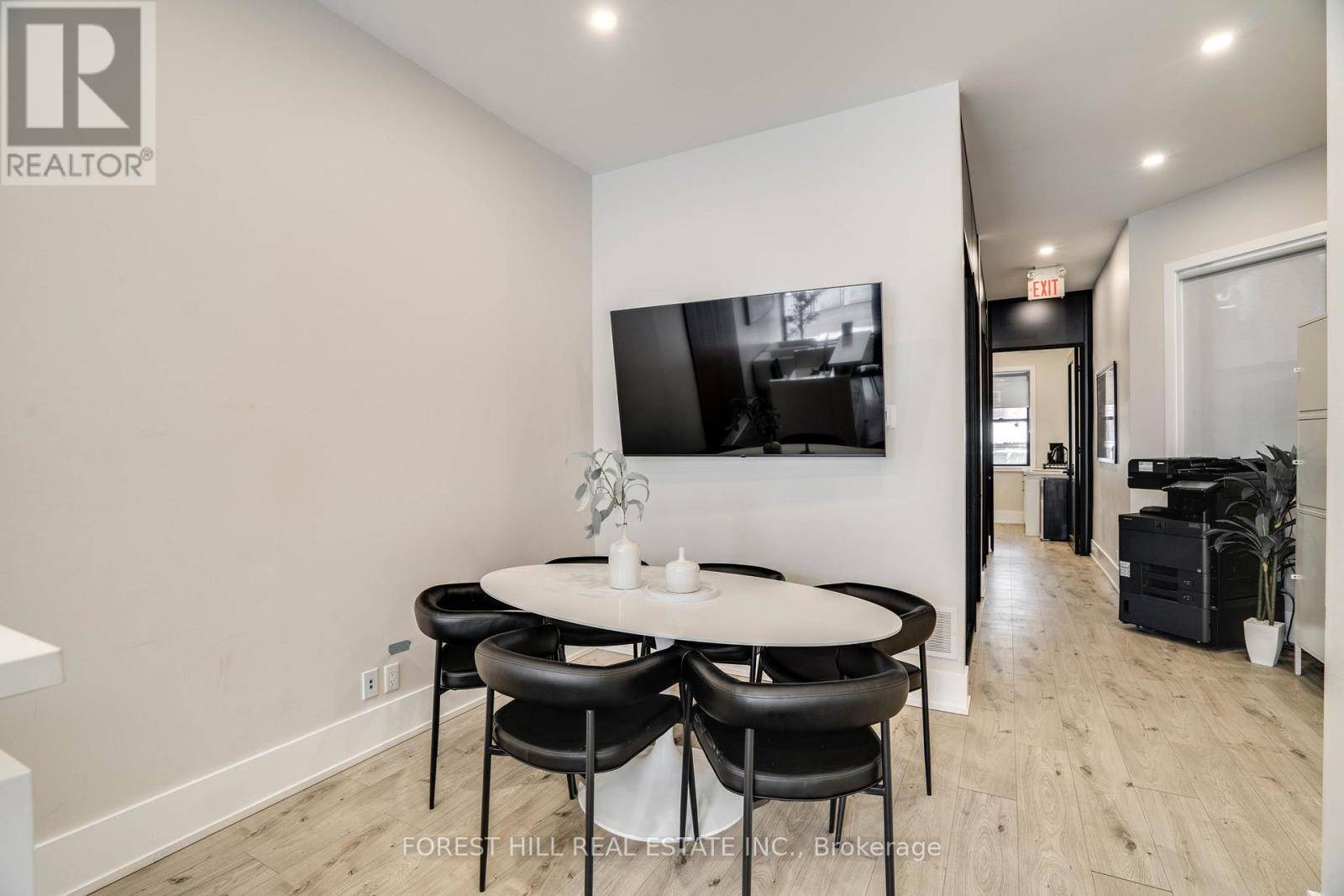 Toronto (wychwood), ON M6K0G7,659 St Clair AVE West #Main Level