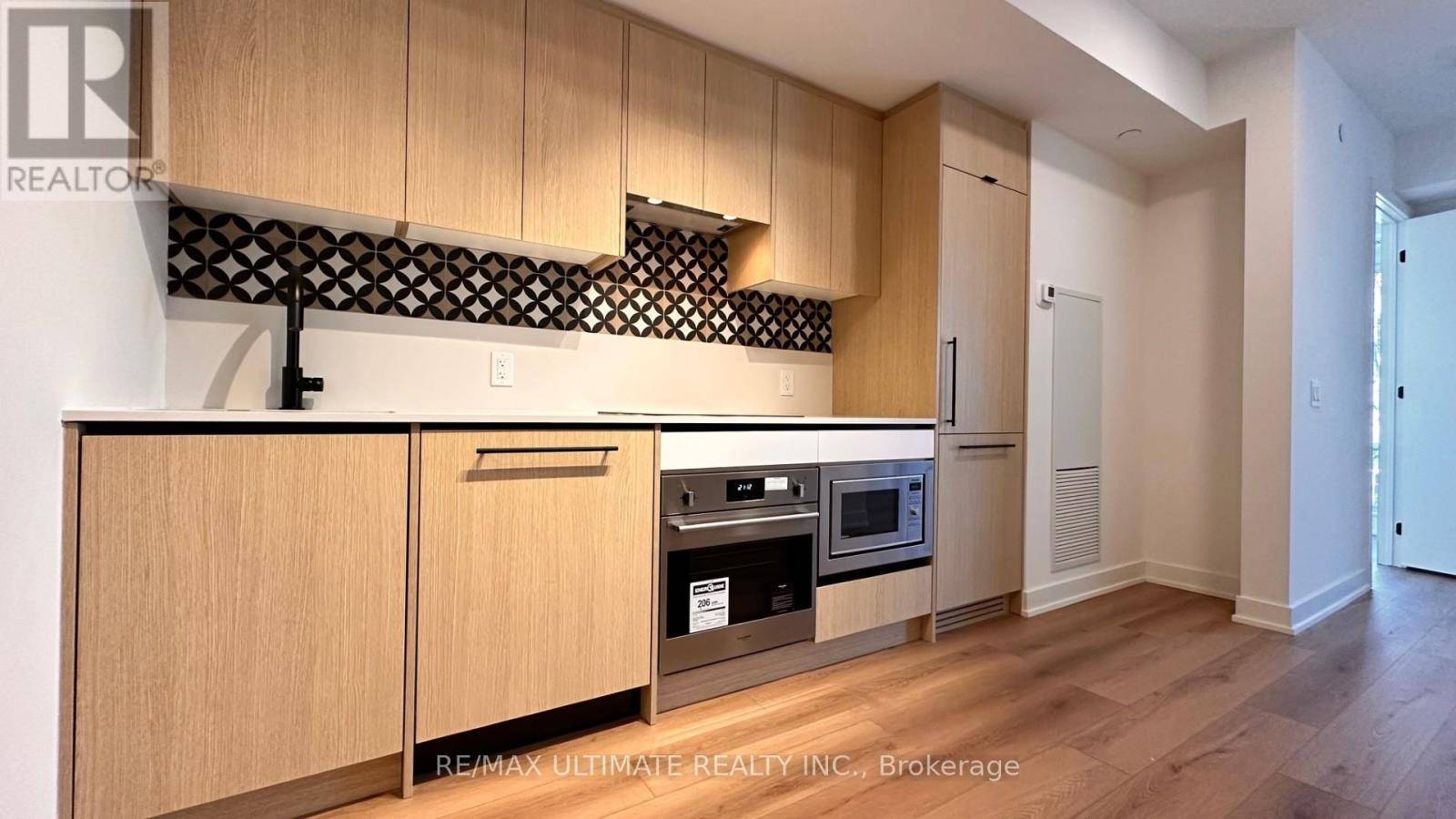 Toronto (trinity-bellwoods), ON M6J0H3,5 Lakeview AVE #212