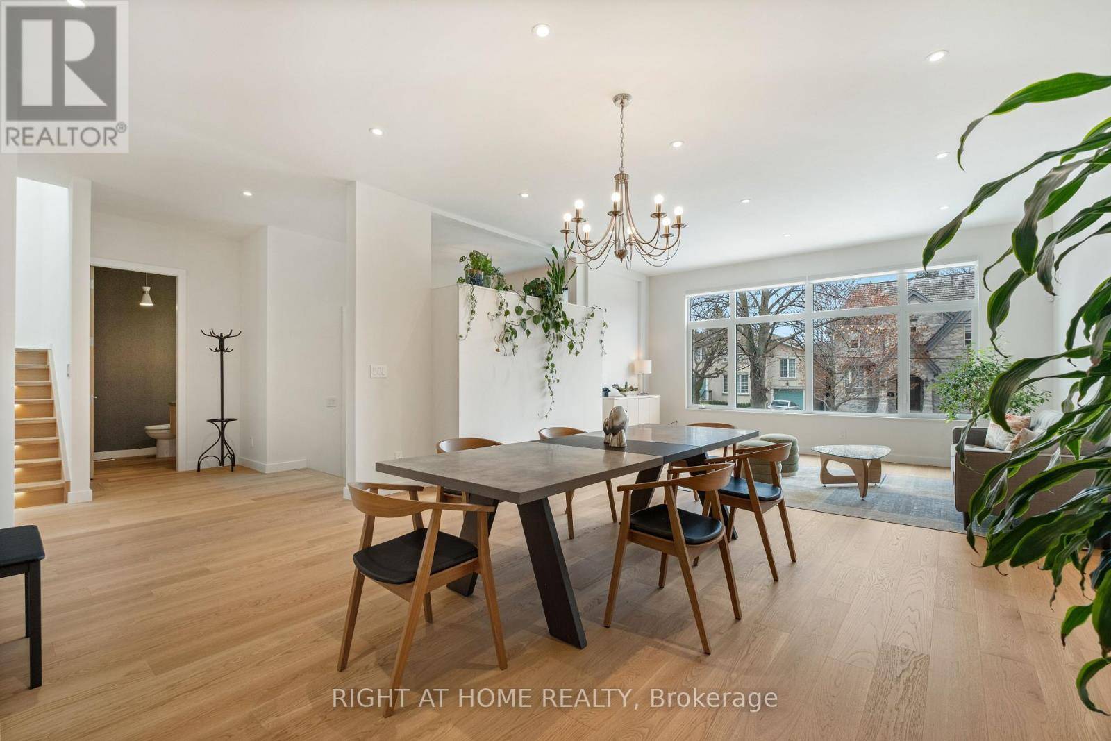 Toronto (bedford Park-nortown), ON M5M2V7,264 JOICEY BOULEVARD