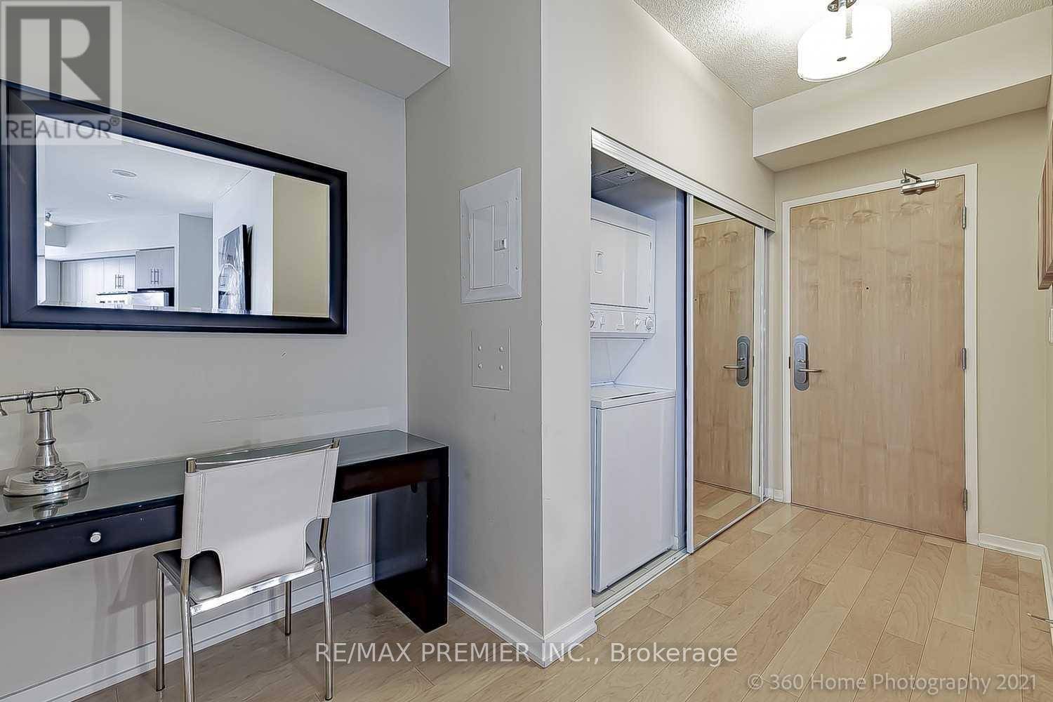 Toronto (waterfront Communities), ON M5J0A7,65 Bremner BLVD #3308