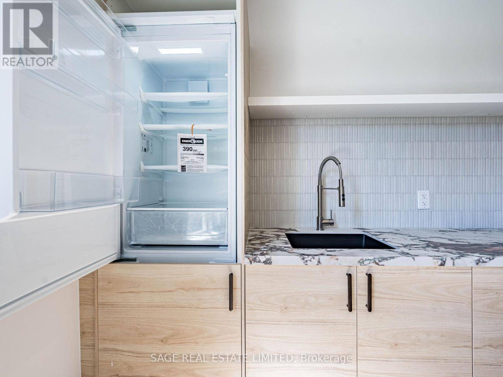 Toronto (trinity-bellwoods), ON M6J1X3,1153 Dundas ST West #Upper
