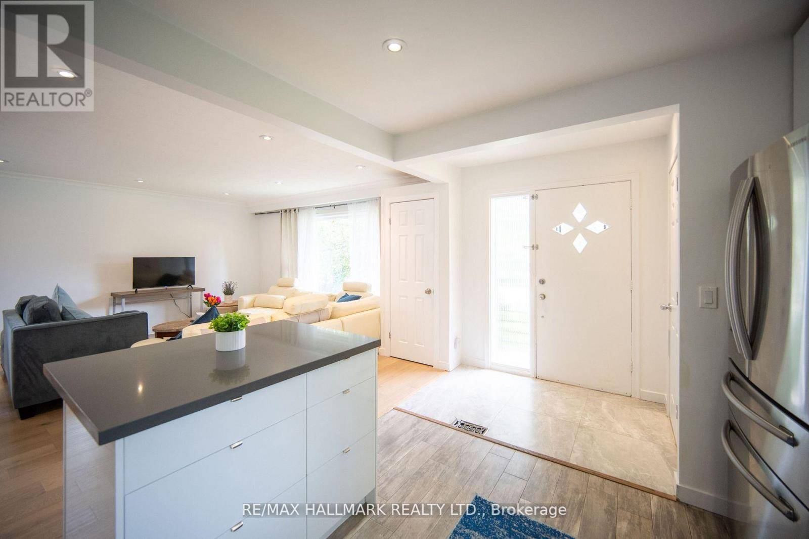 Toronto (bathurst Manor), ON M3H4B1,131 SEARLE AVENUE