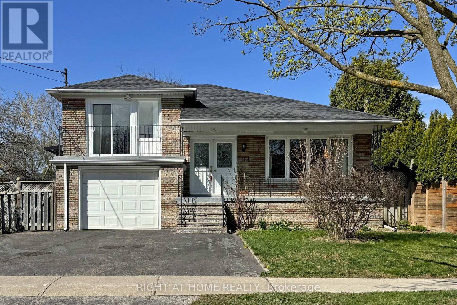 Toronto (bathurst Manor), ON M3H5C8,34 GODDARD STREET
