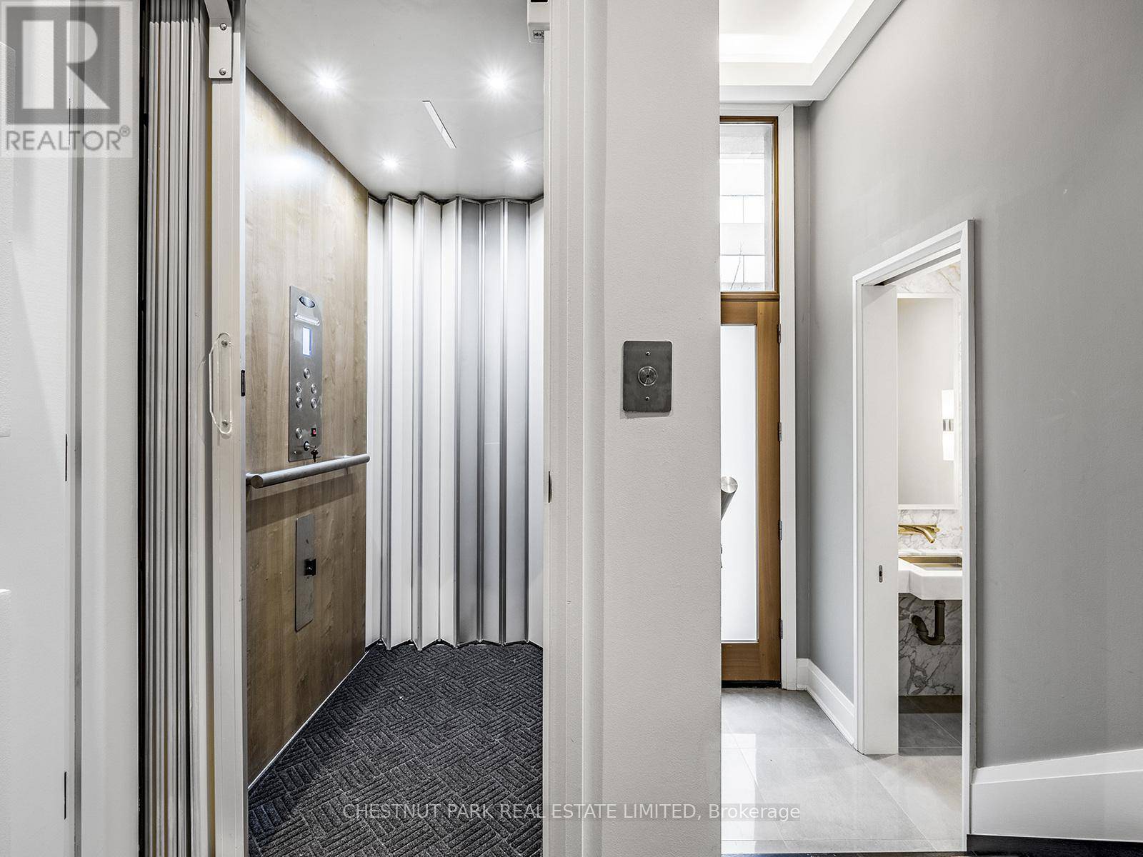 Toronto (annex), ON M5S0A3,1074 Bay ST #11