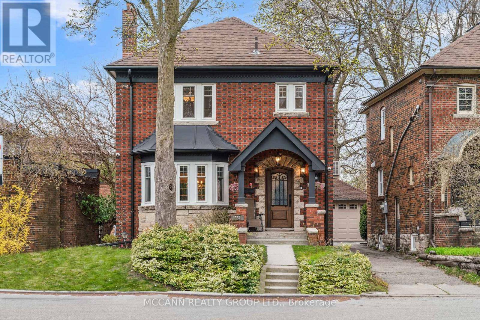 Toronto (lawrence Park North), ON M4N1W5,251 WANLESS AVENUE