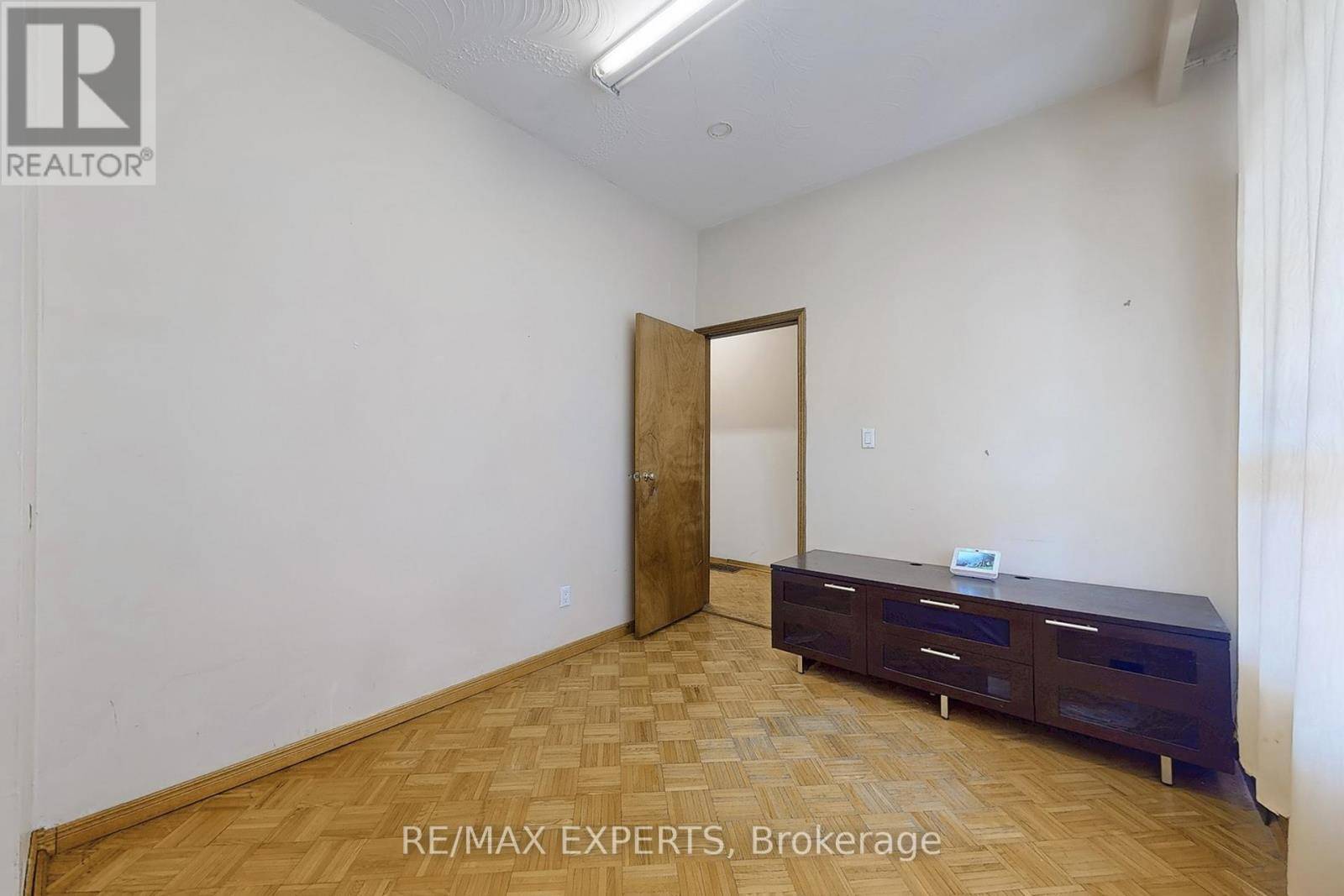 Toronto (university), ON M5S2M2,134 BRUNSWICK AVENUE