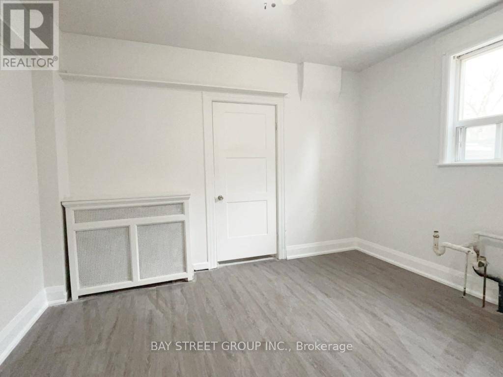 Toronto (palmerston-little Italy), ON M6H2T2,163 DELAWARE AVENUE