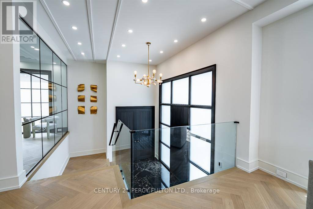 Toronto (newtonbrook West), ON M2M1K6,210 HOMEWOOD AVENUE