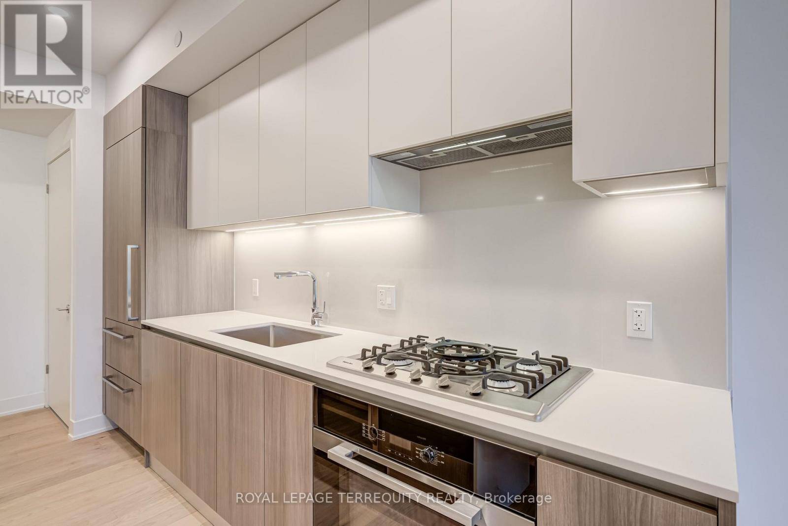 Toronto (mount Pleasant East), ON M4P1Z8,200 Keewatin AVE #301T